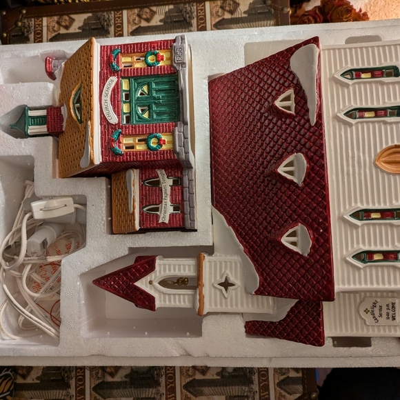 Department 56 Good Shepherd Chapel Cristmas Village House Set with Lights - Picture 1 of 7